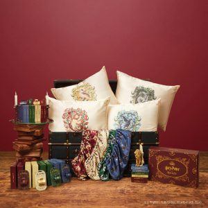 Ultimate Hogwarts Collectors Bundle - Standard